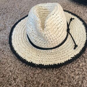 Nordstrom crochet hat Treasure &Bond one size fits all